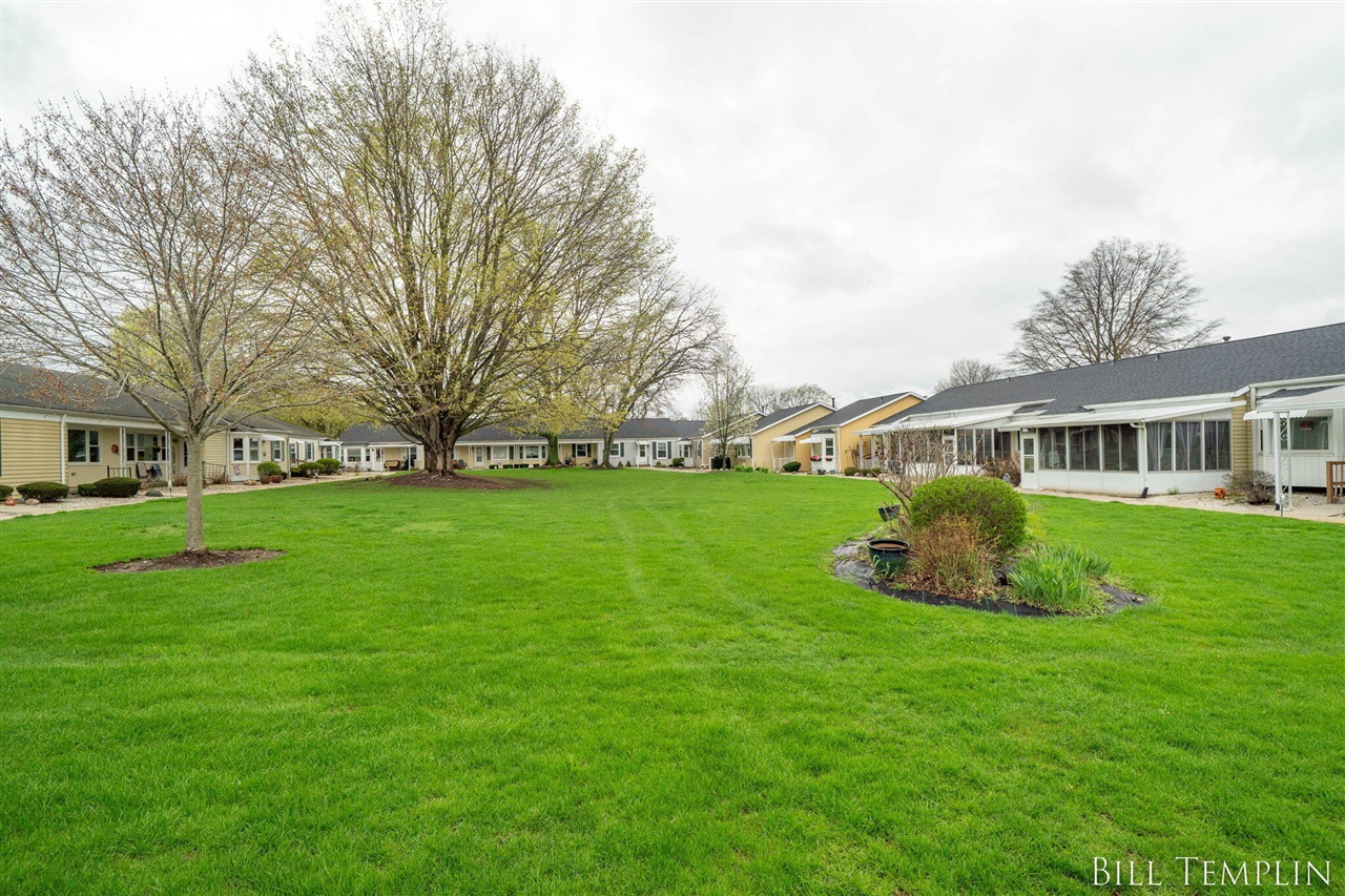 998 Village Lane, Jenison, MI, 49428-8338