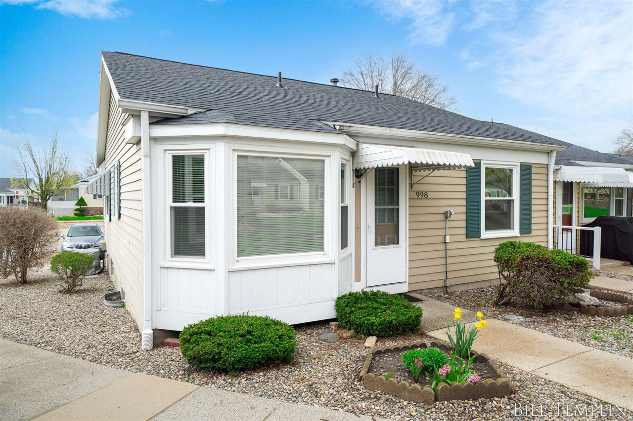 998 Village Lane, Jenison, MI, 49428-8338