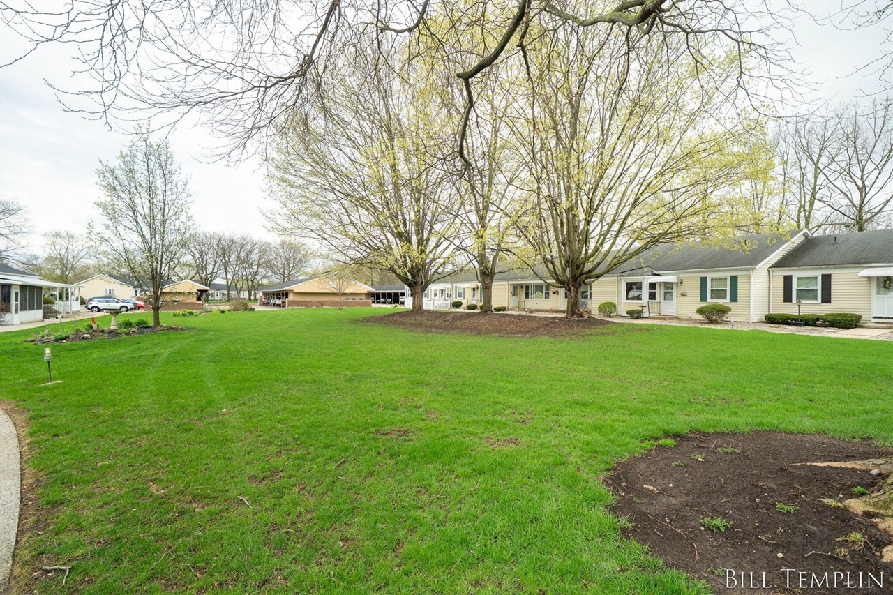 998 Village Lane, Jenison, MI, 49428-8338