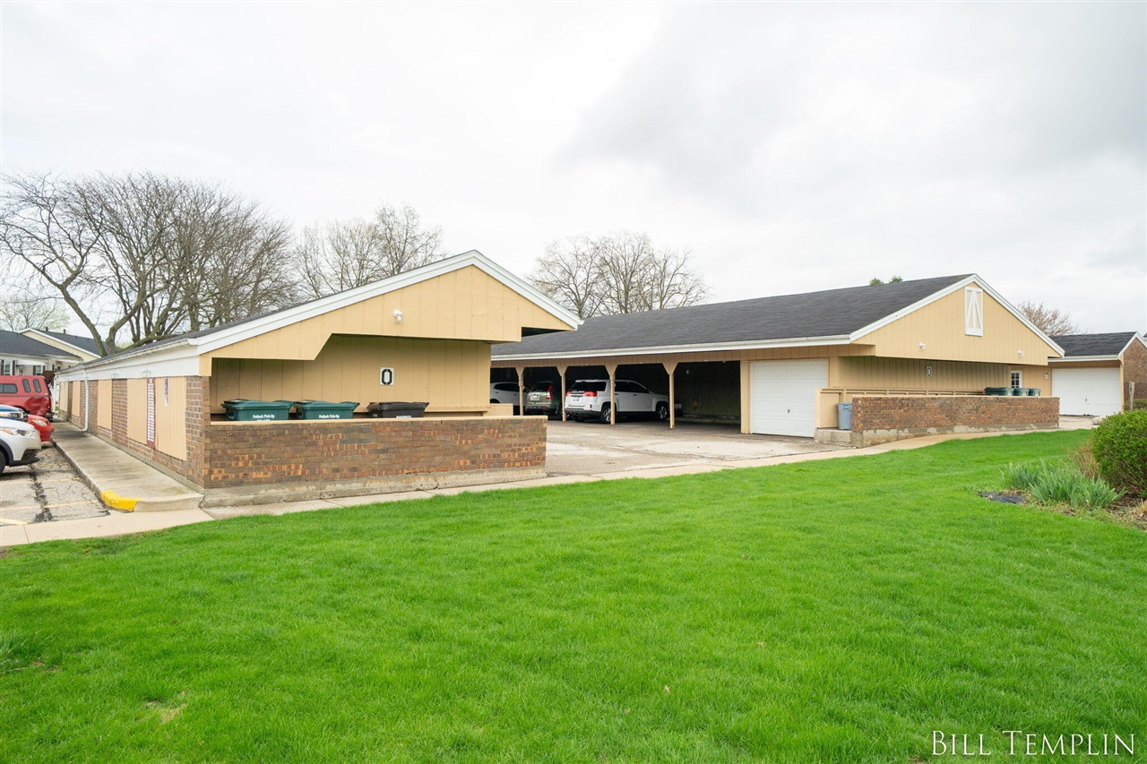 998 Village Lane, Jenison, MI, 49428-8338