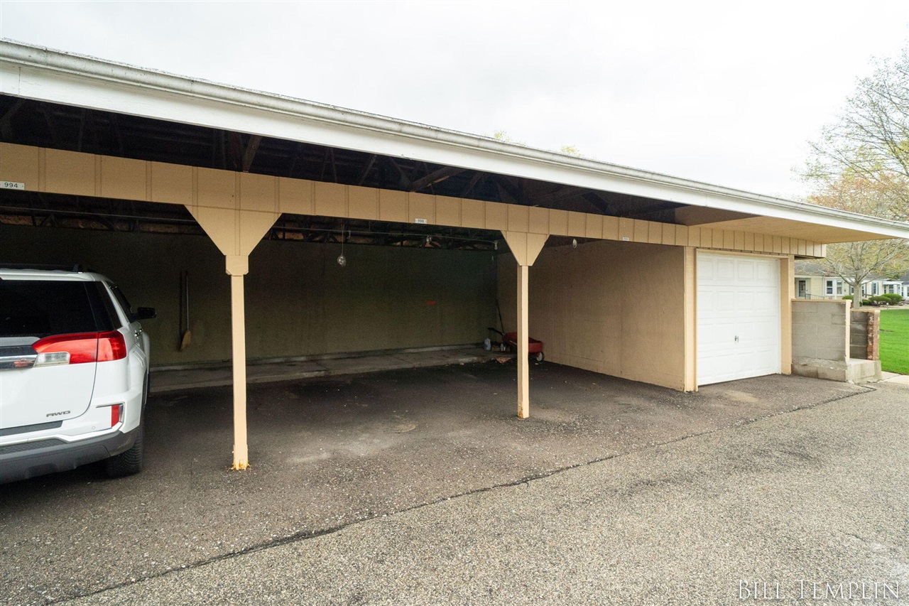 998 Village Lane, Jenison, MI, 49428-8338