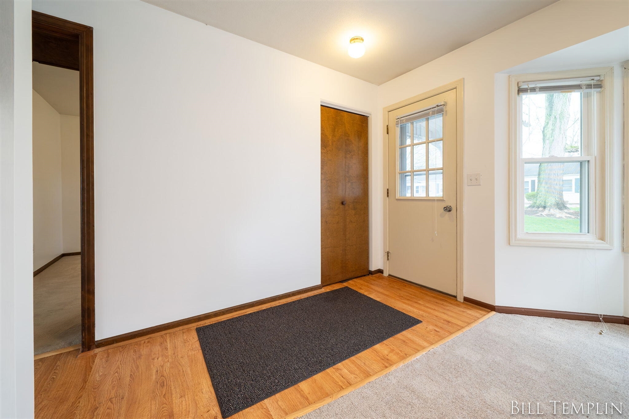 998 Village Lane, Jenison, MI, 49428-8338