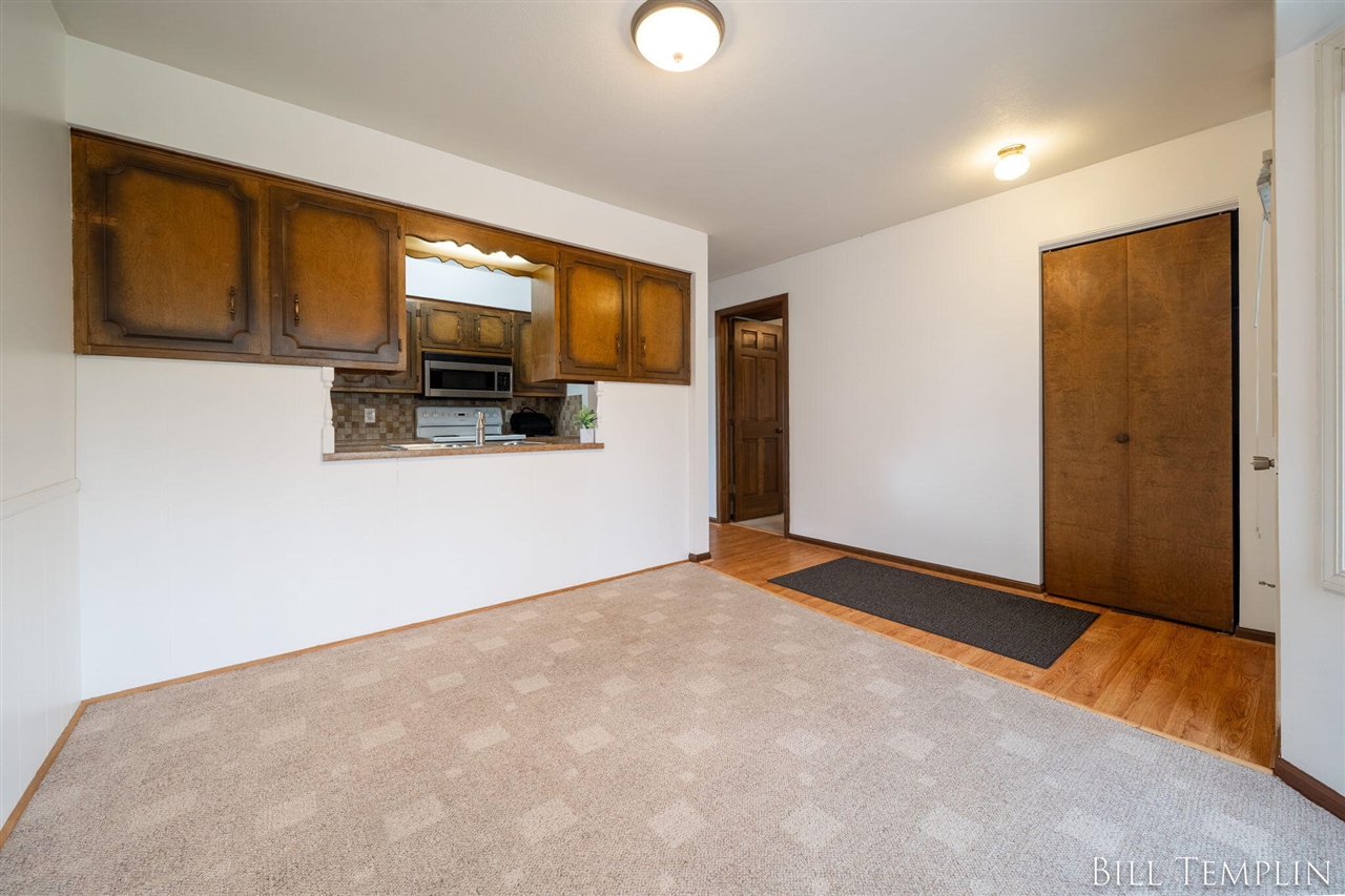 998 Village Lane, Jenison, MI, 49428-8338