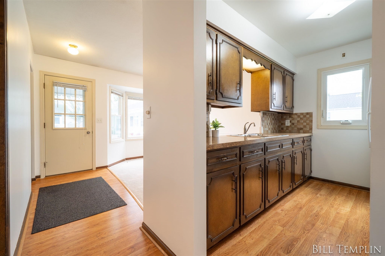 998 Village Lane, Jenison, MI, 49428-8338