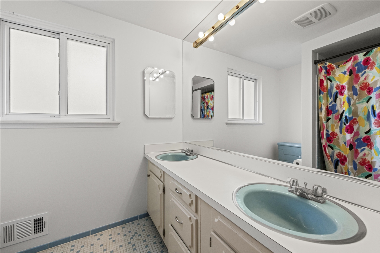 7023 Wild Ridge Lane, West Bloomfield, MI, 48322-4004