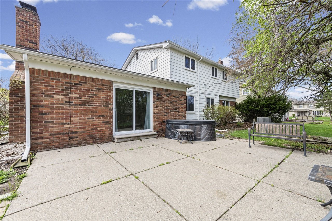 7023 Wild Ridge Lane, West Bloomfield, MI, 48322-4004