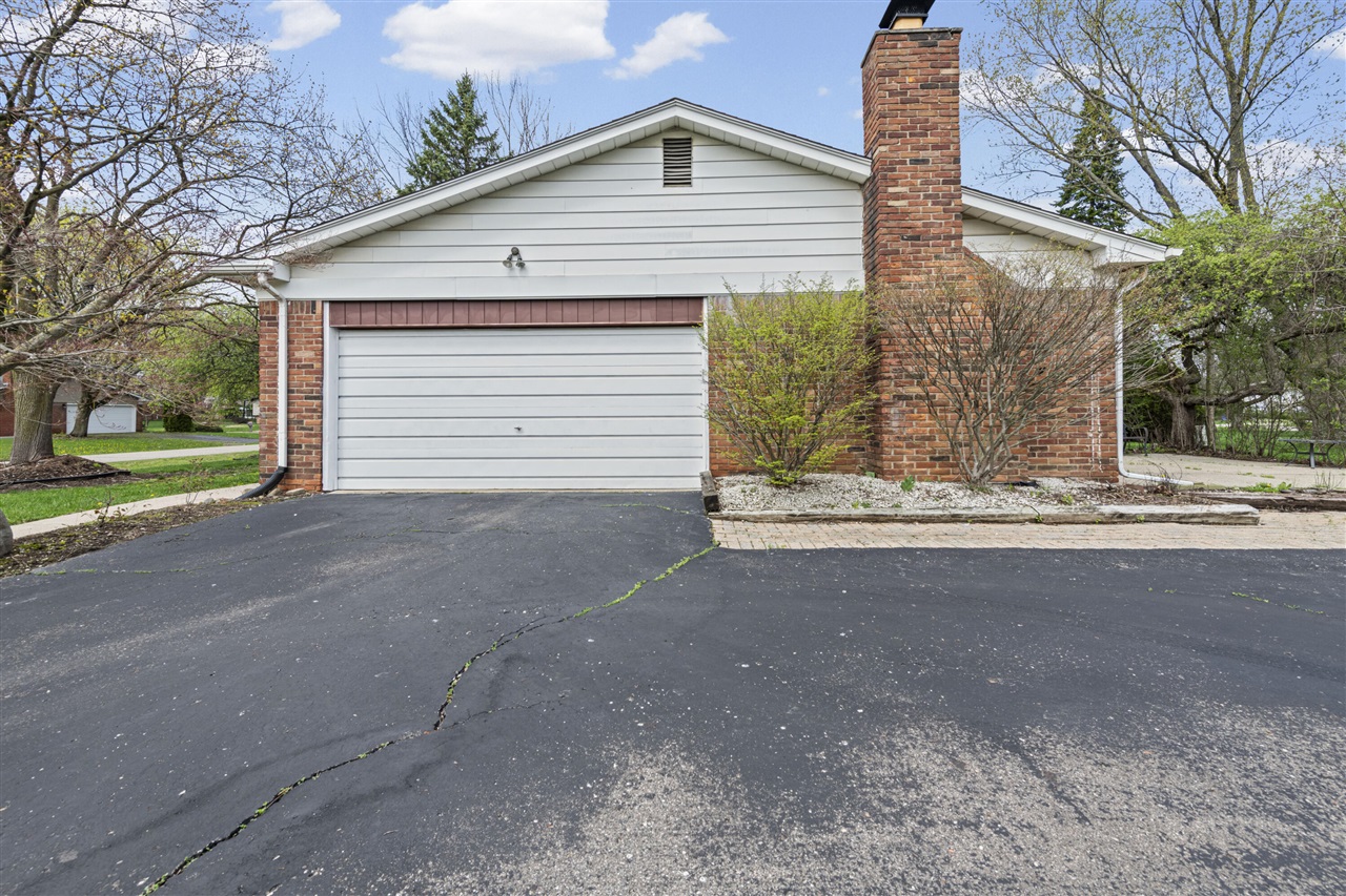 7023 Wild Ridge Lane, West Bloomfield, MI, 48322-4004