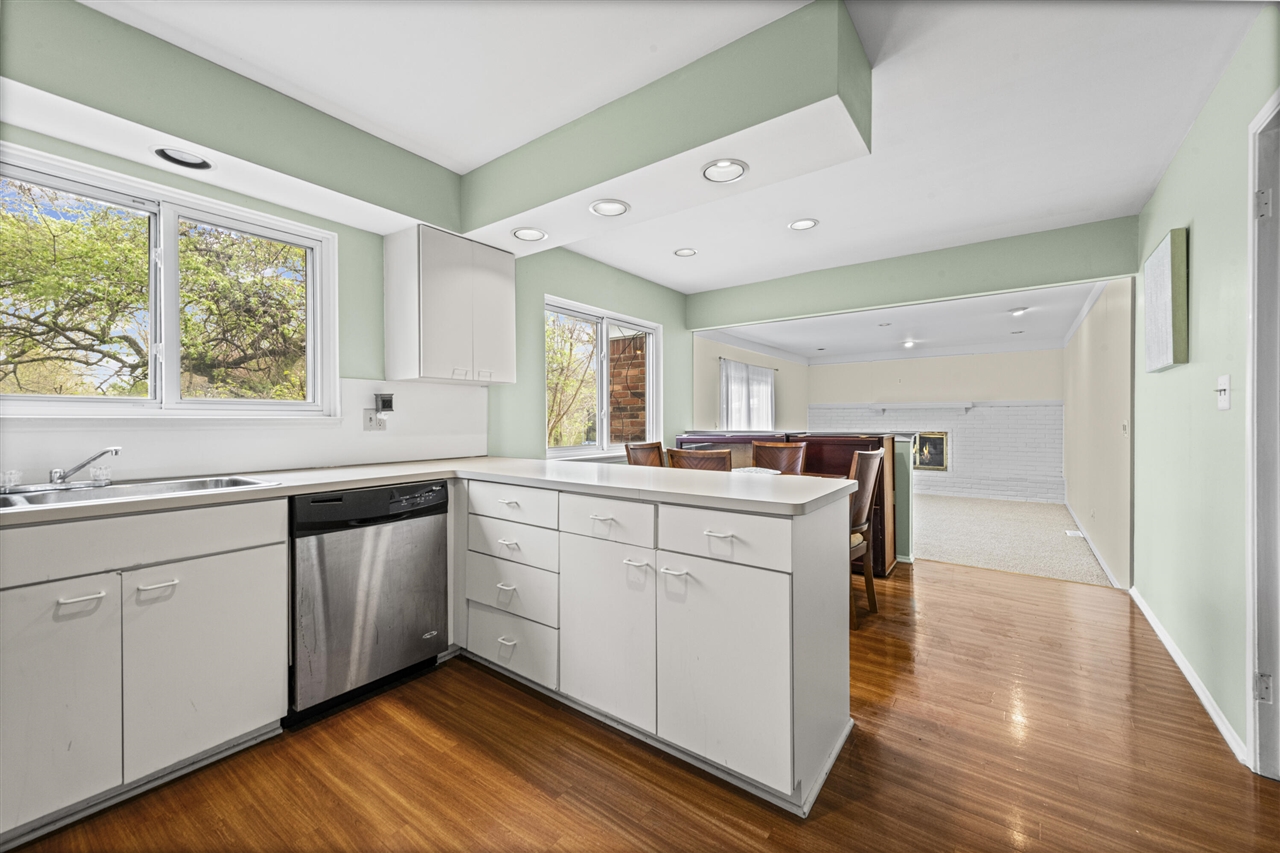 7023 Wild Ridge Lane, West Bloomfield, MI, 48322-4004