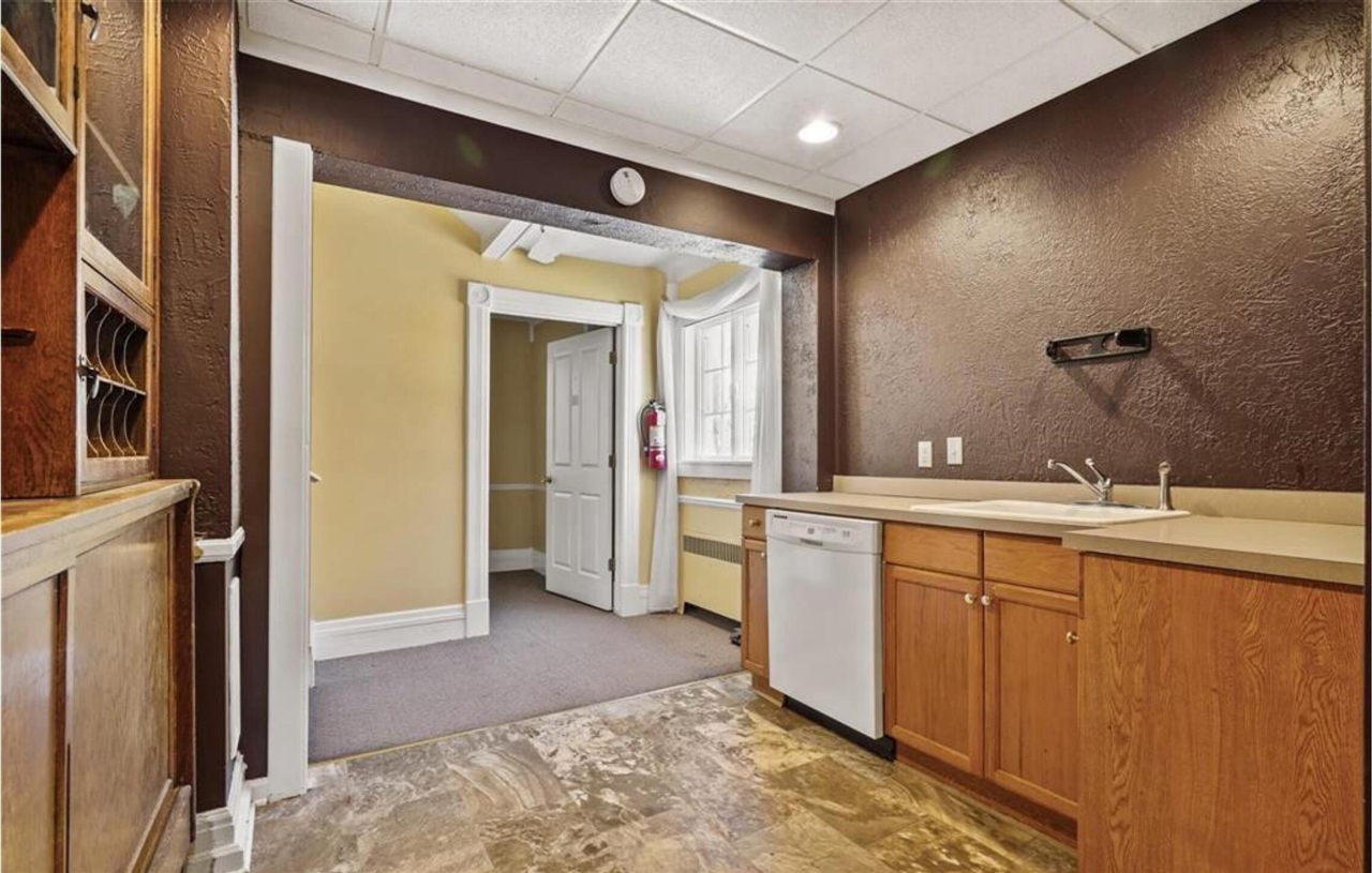 45199 Cass Avenue, Utica, MI, 48317-5508