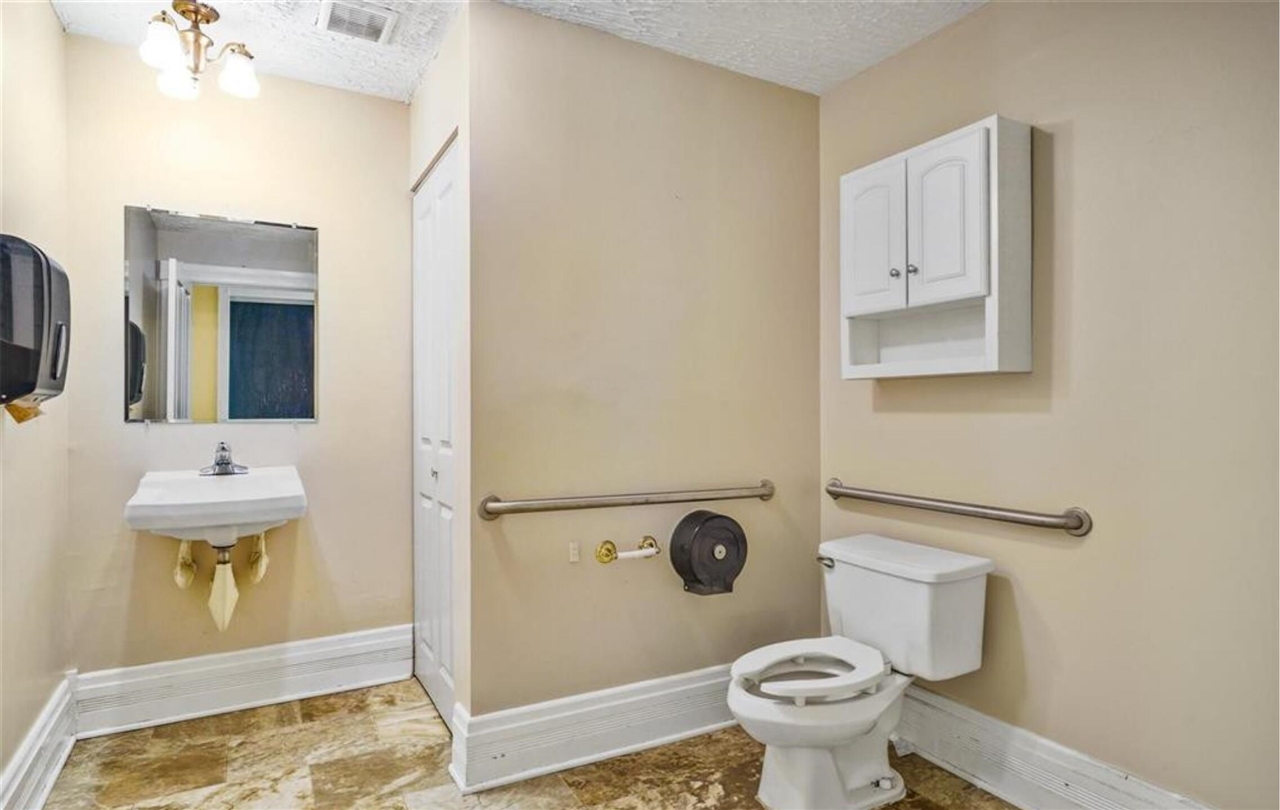 45199 Cass Avenue, Utica, MI, 48317-5508