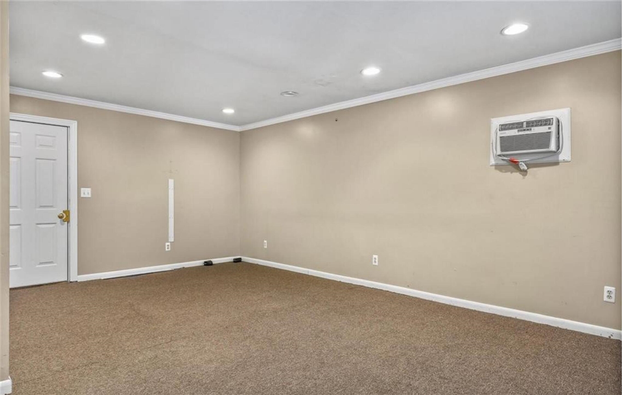 45199 Cass Avenue, Utica, MI, 48317-5508