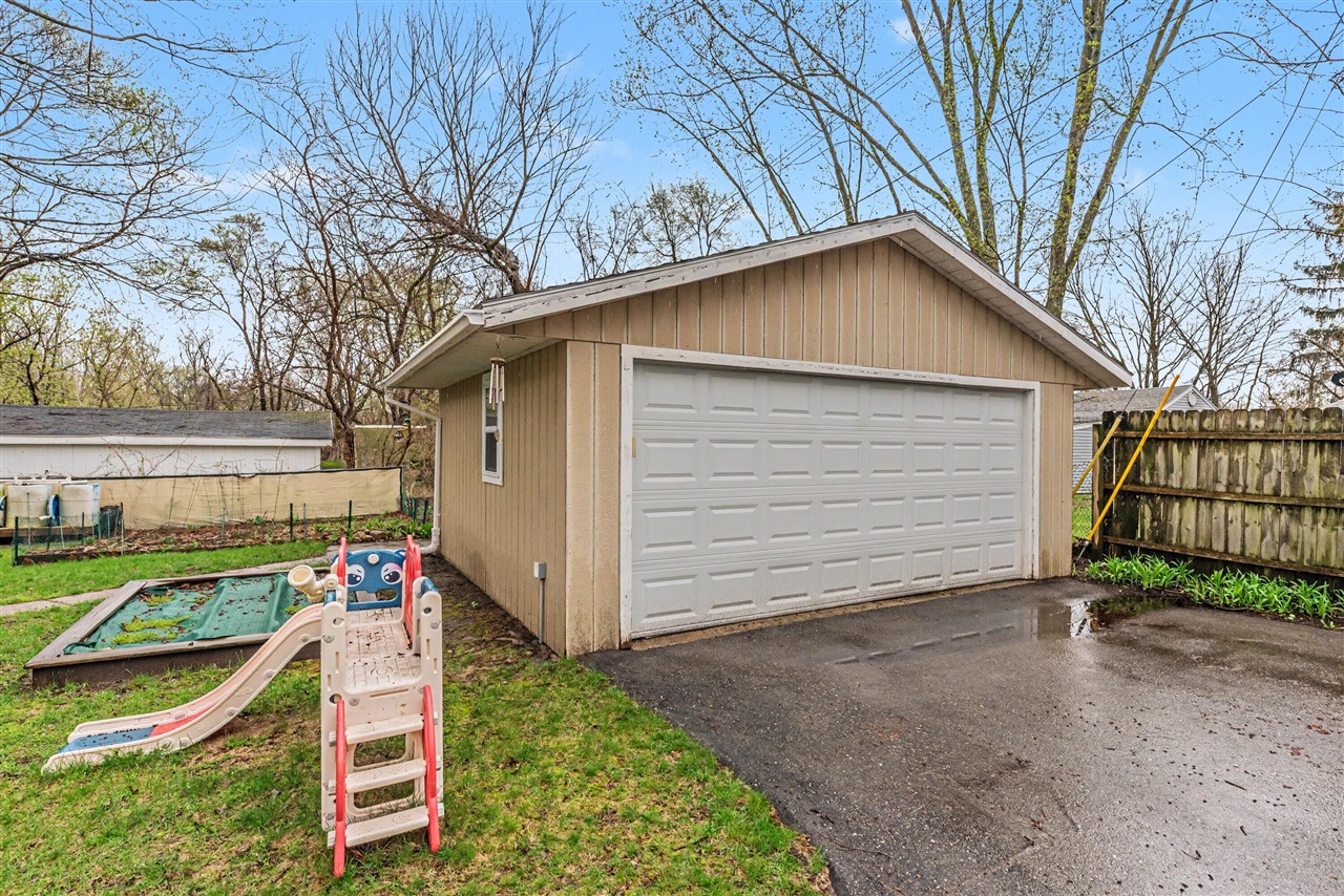 905 Michigan Street, Brighton, MI, 48116-1456