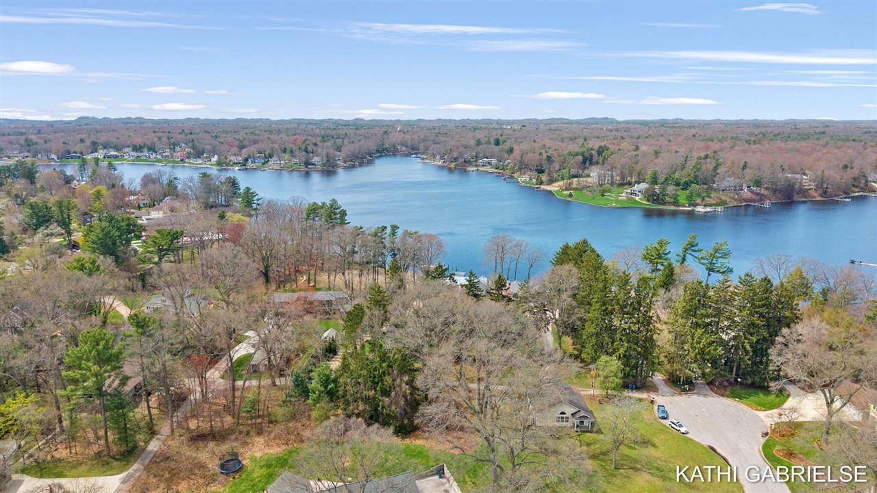 18886 Greenwood Court, Spring Lake, MI, 49456