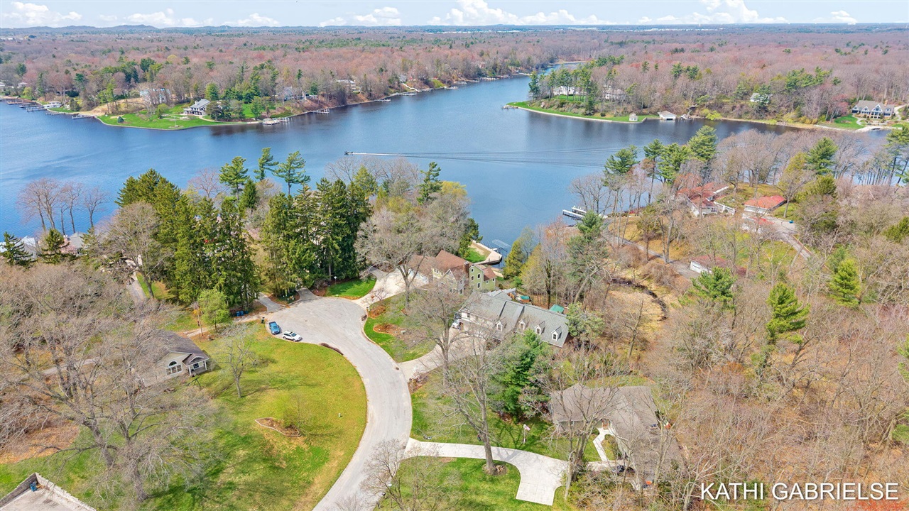 18886 Greenwood Court, Spring Lake, MI, 49456