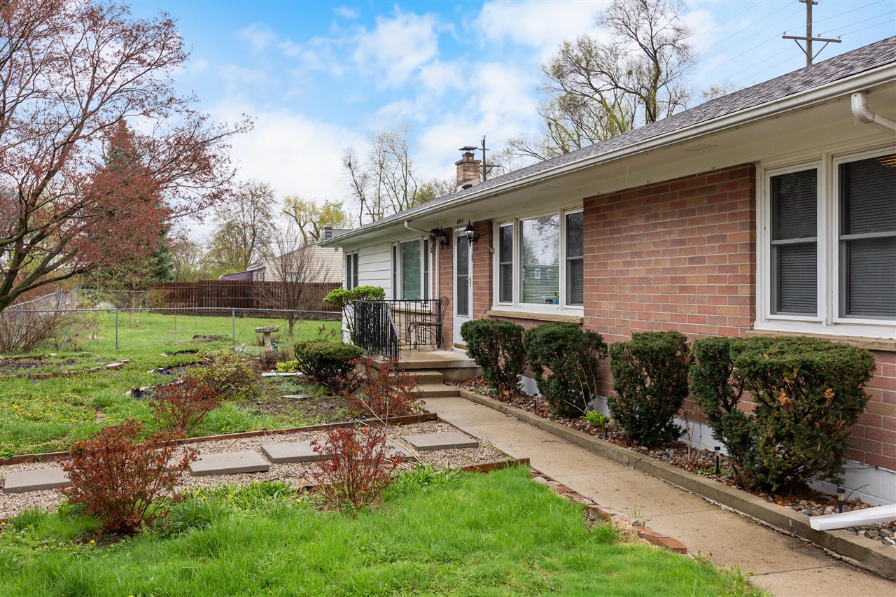 1235 Winifred Street, Jackson, MI, 49202-1946