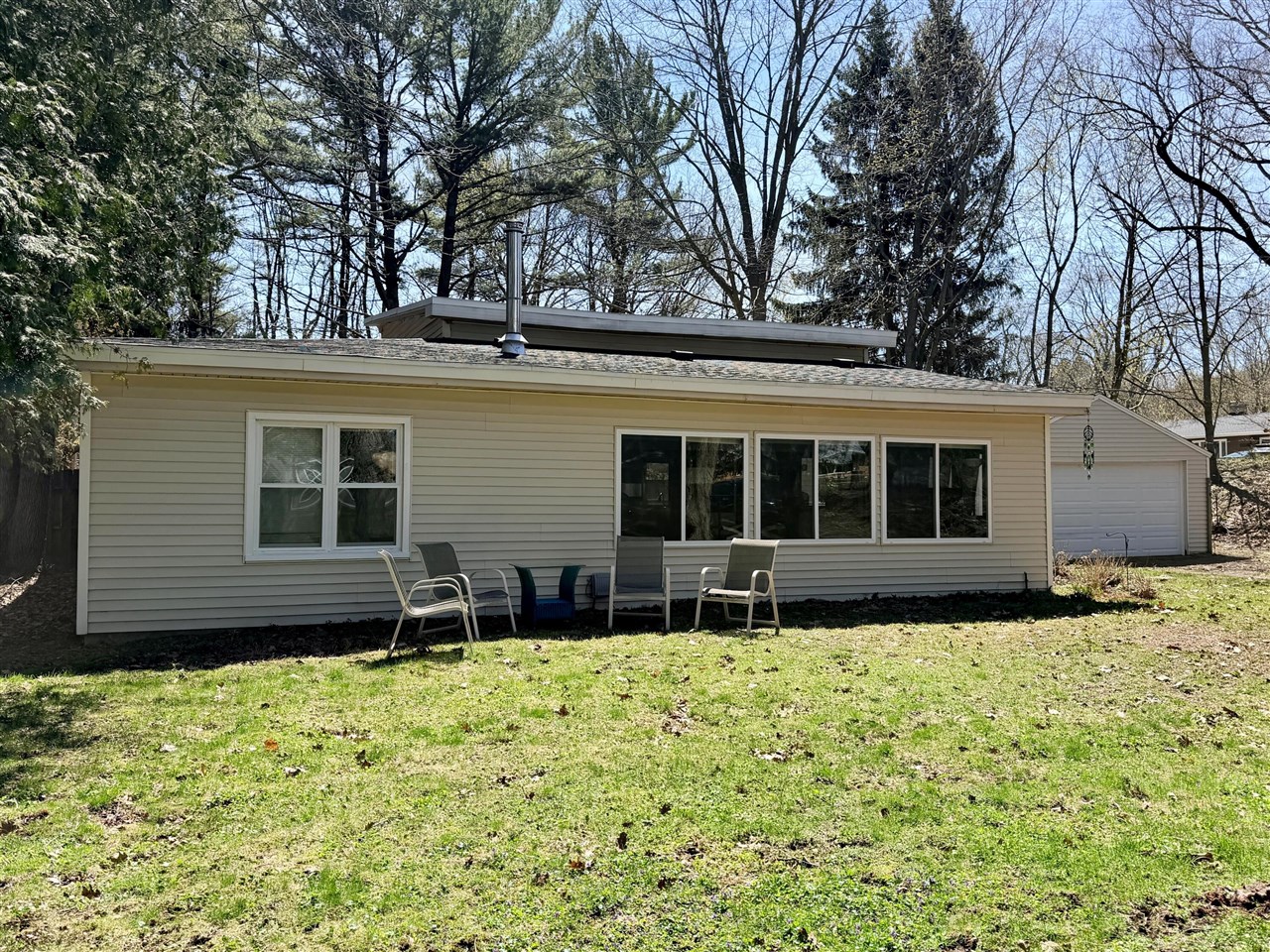 17684 Robbins Road, Grand Haven, MI, 49417-9318