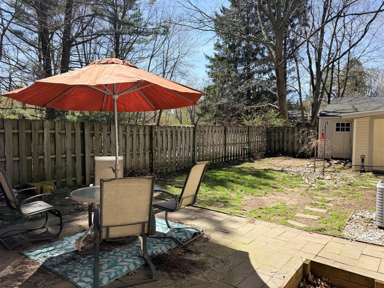 17684 Robbins Road, Grand Haven, MI, 49417-9318