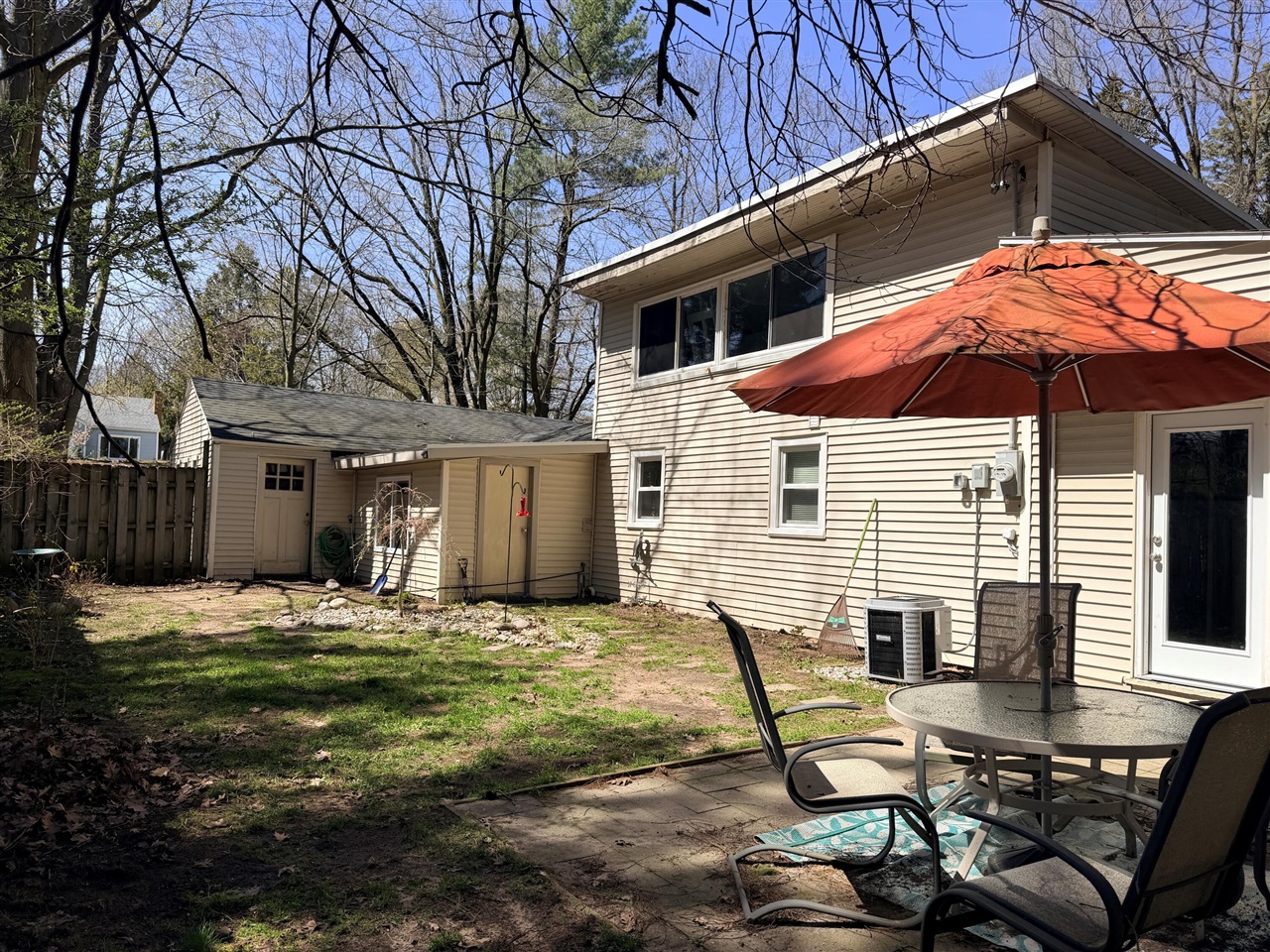 17684 Robbins Road, Grand Haven, MI, 49417-9318