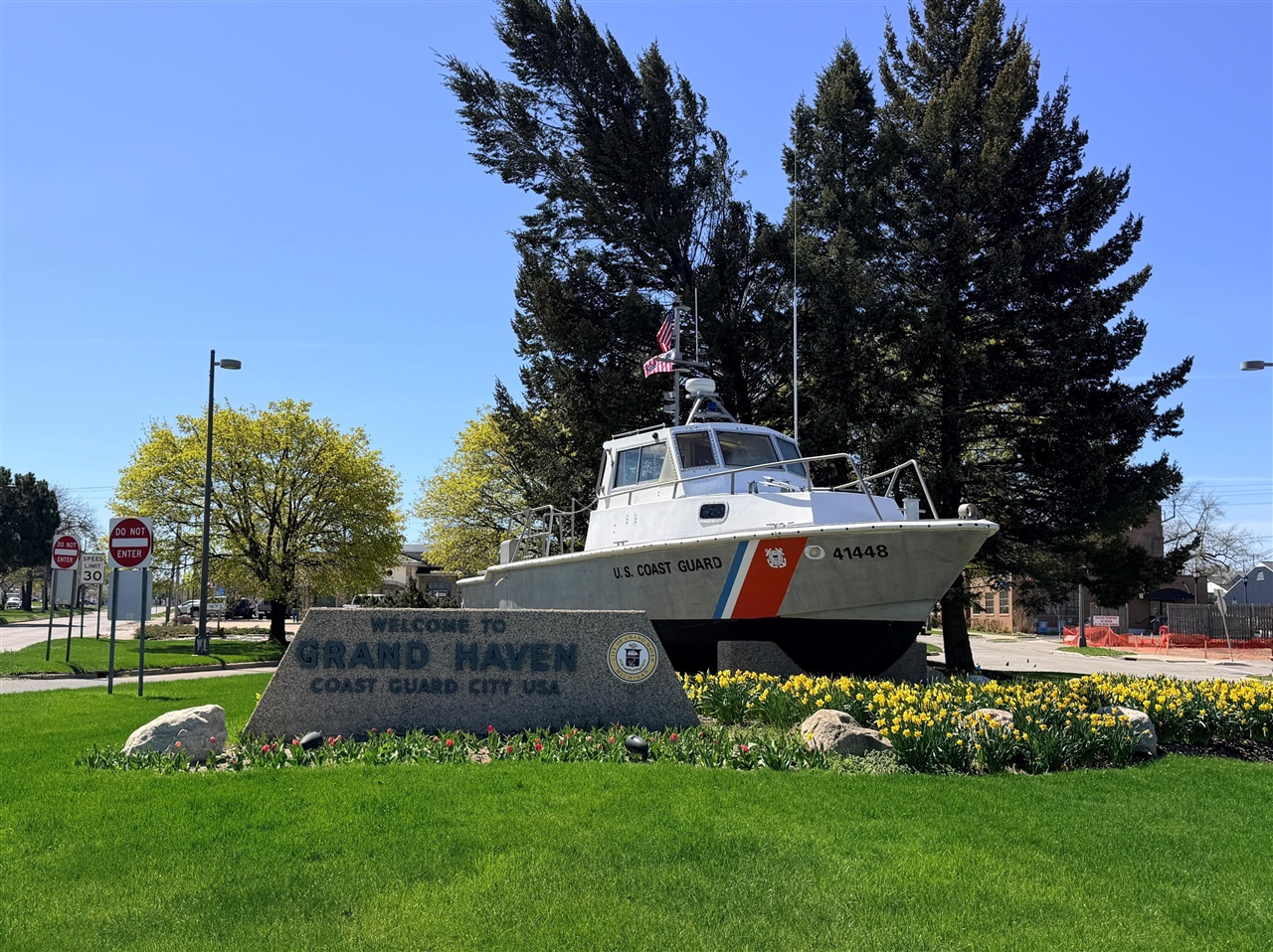 17684 Robbins Road, Grand Haven, MI, 49417-9318