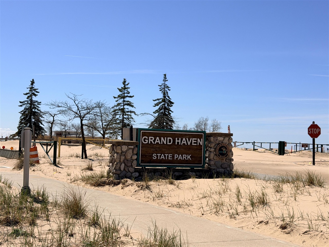 17684 Robbins Road, Grand Haven, MI, 49417-9318