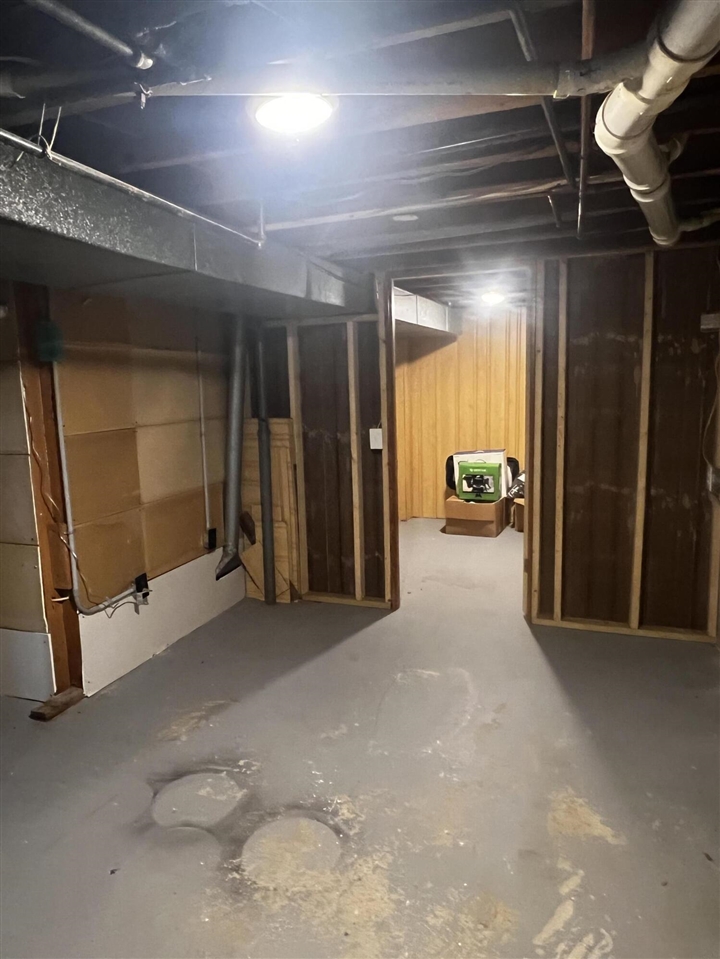 2110 Oak Avenue, North Muskegon, MI, 49445-3142