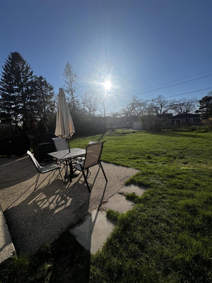 2110 Oak Avenue, North Muskegon, MI, 49445-3142