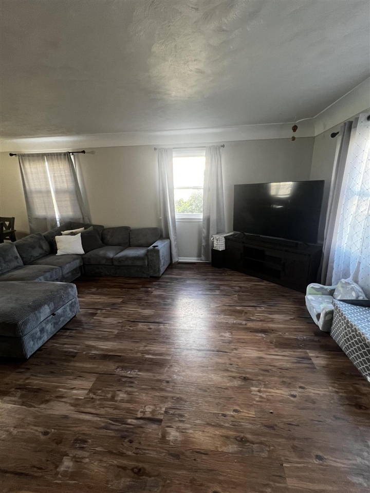 2110 Oak Avenue, North Muskegon, MI, 49445-3142