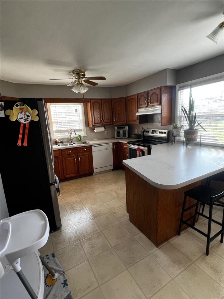 2110 Oak Avenue, North Muskegon, MI, 49445-3142