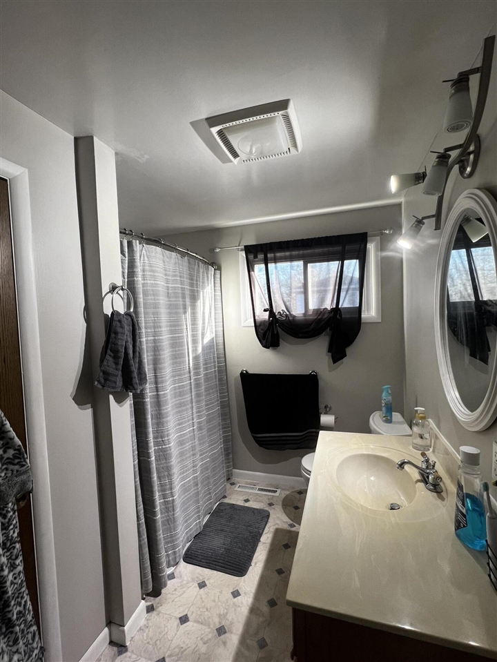 2110 Oak Avenue, North Muskegon, MI, 49445-3142