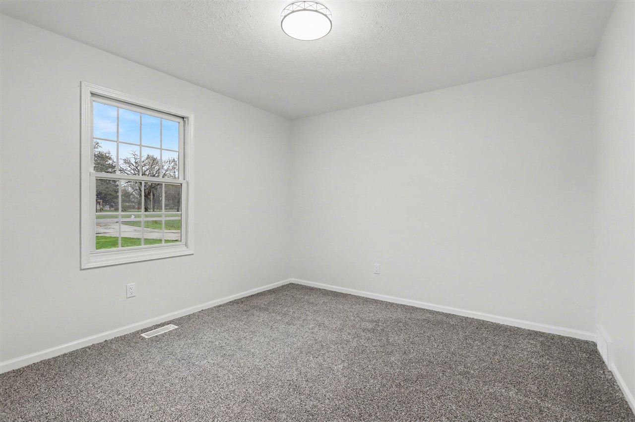 676 N 10th Street, Plainwell, MI, 49080-1005