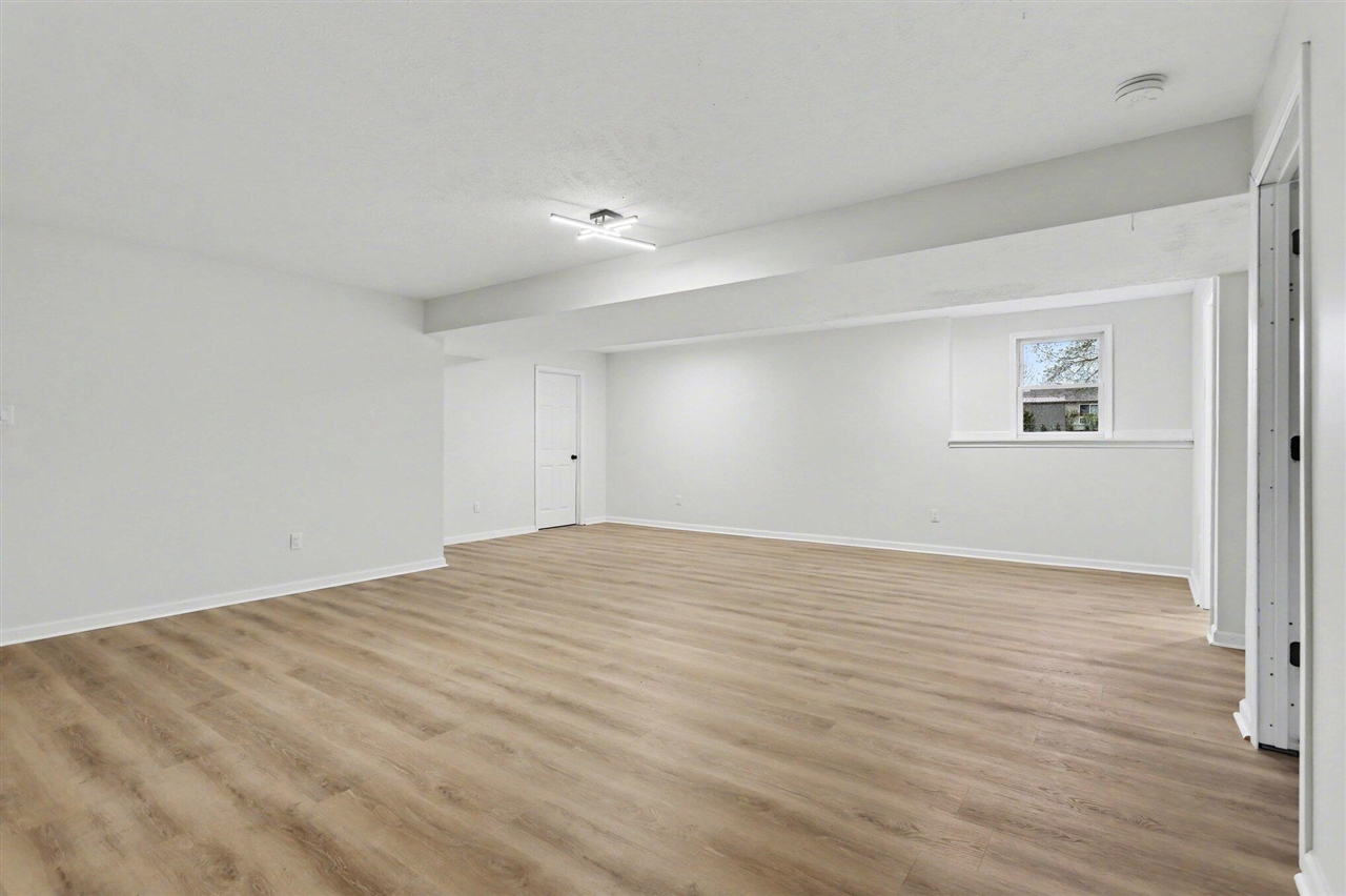 676 N 10th Street, Plainwell, MI, 49080-1005