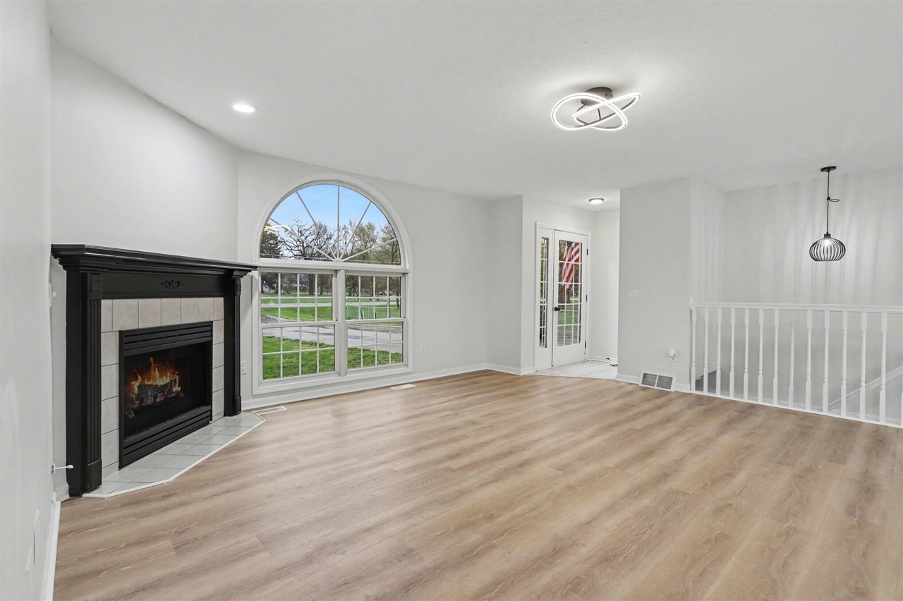 676 N 10th Street, Plainwell, MI, 49080-1005