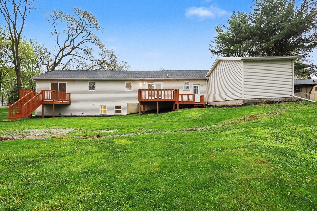 676 N 10th Street, Plainwell, MI, 49080-1005