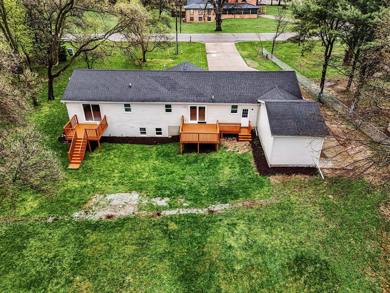 676 N 10th Street, Plainwell, MI, 49080-1005