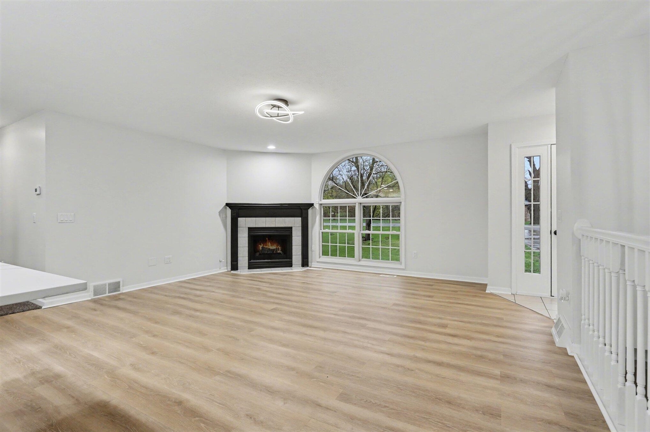 676 N 10th Street, Plainwell, MI, 49080-1005