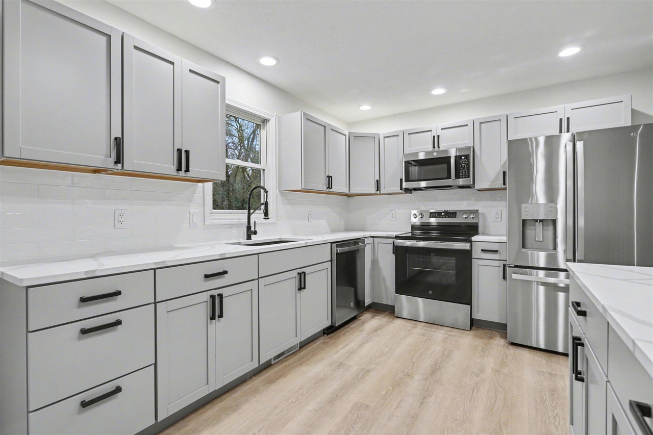 676 N 10th Street, Plainwell, MI, 49080-1005