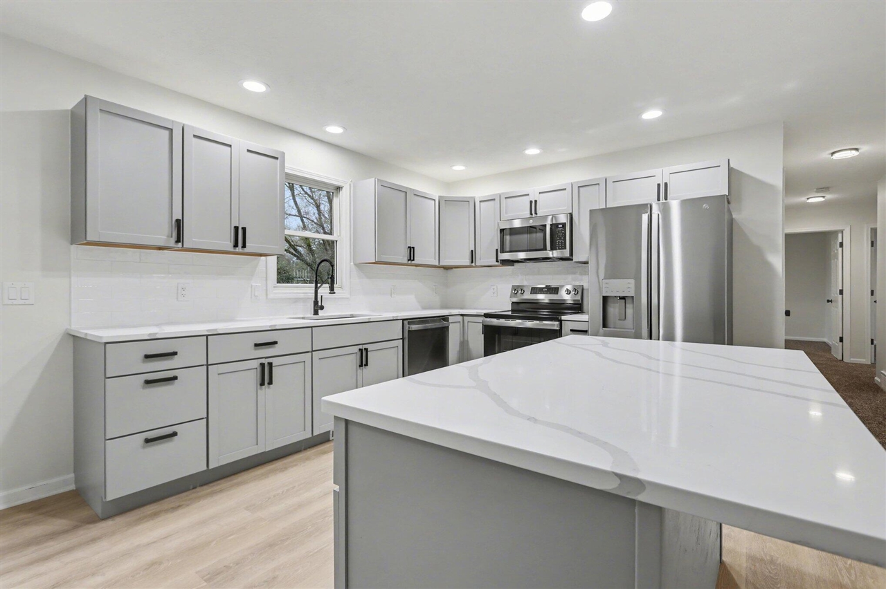 676 N 10th Street, Plainwell, MI, 49080-1005