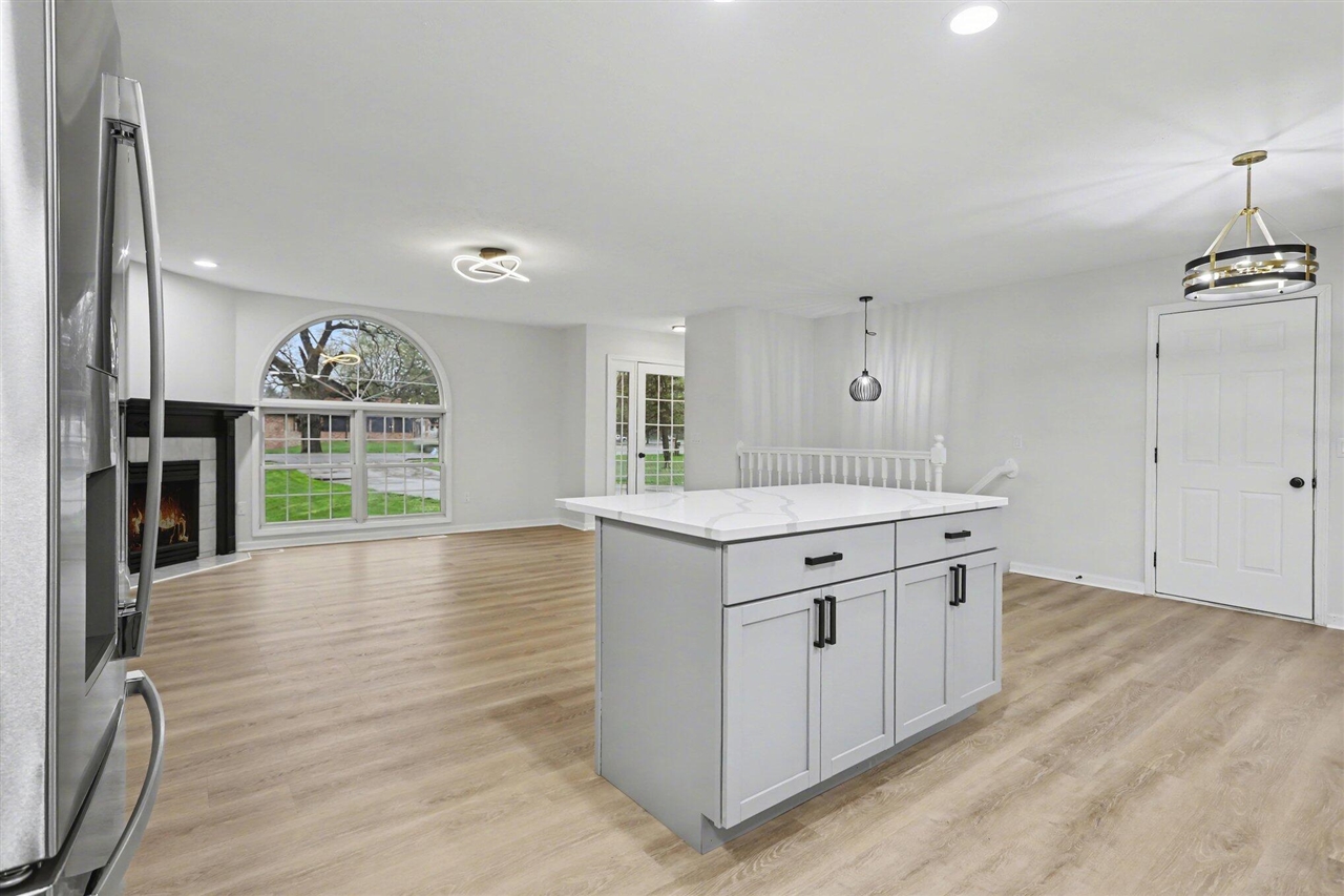 676 N 10th Street, Plainwell, MI, 49080-1005