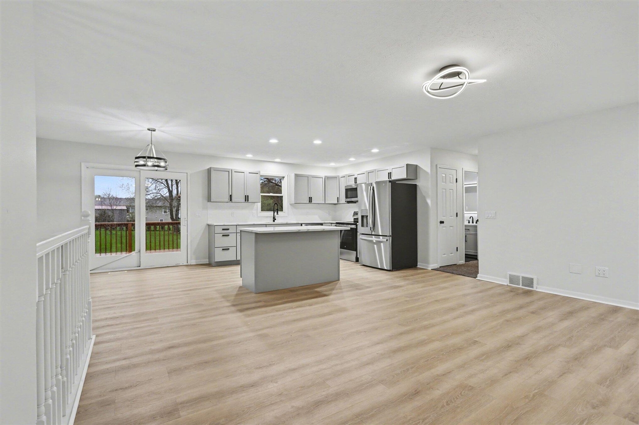 676 N 10th Street, Plainwell, MI, 49080-1005