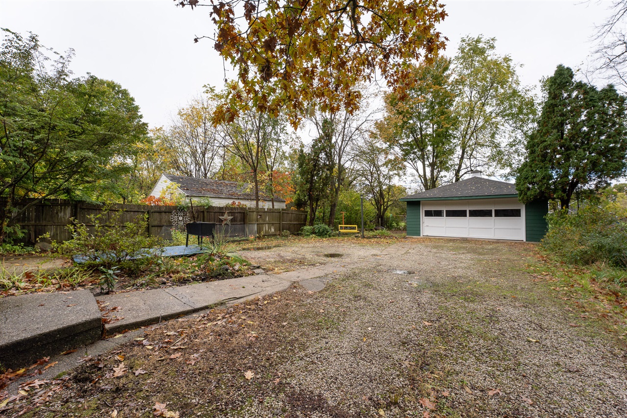 2340 Amherst Avenue, Kalamazoo, MI, 49008-3938