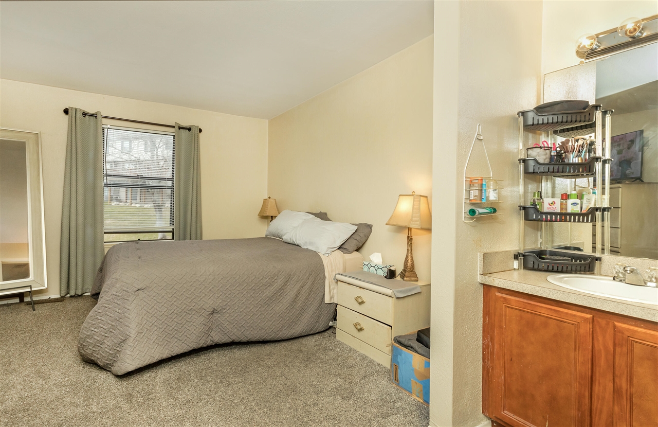 24684 Cashmere Court UNIT&nbsp;136, Southfield, MI, 48033-4867