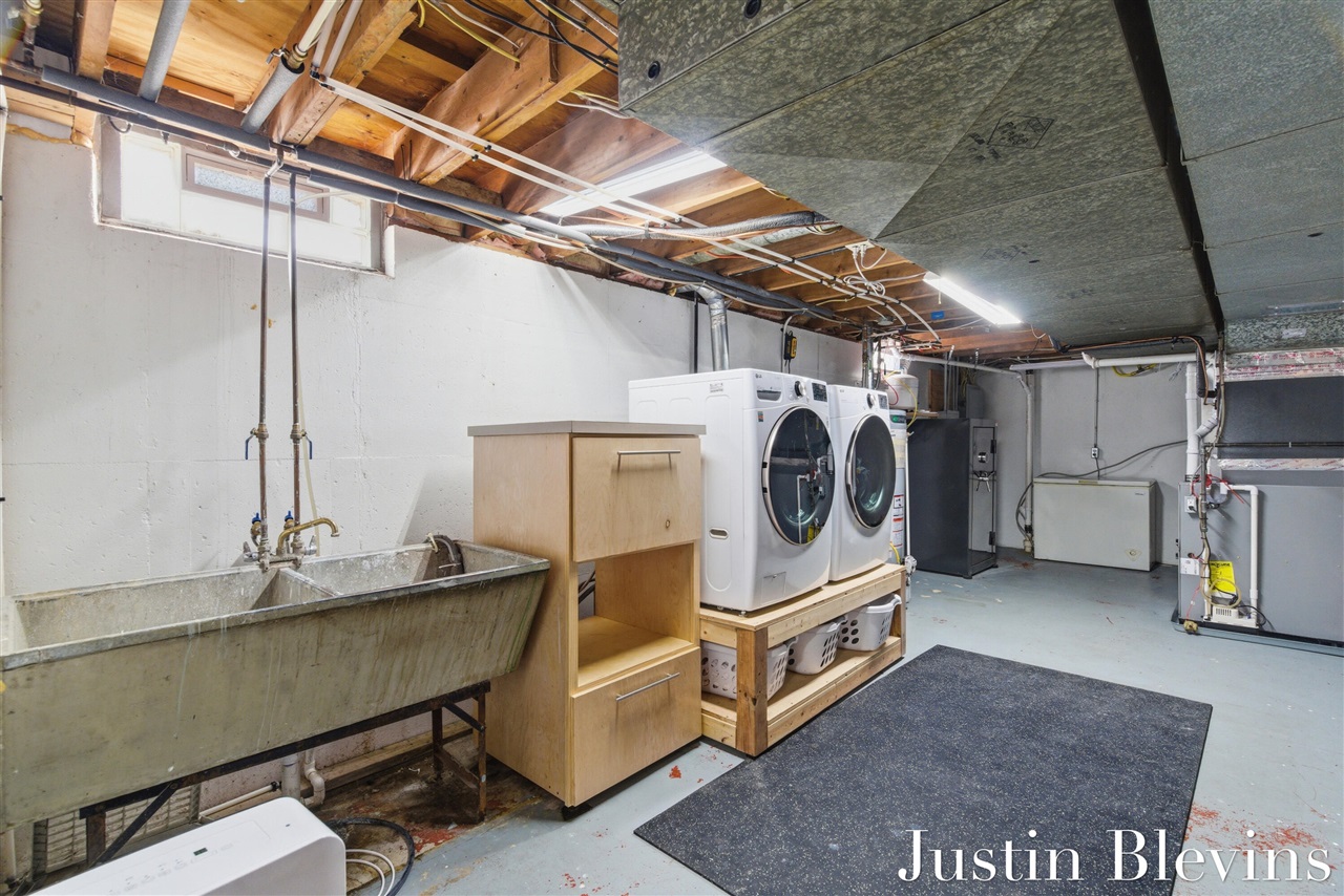 154 N Parklane Drive, Grand Rapids, MI, 49505