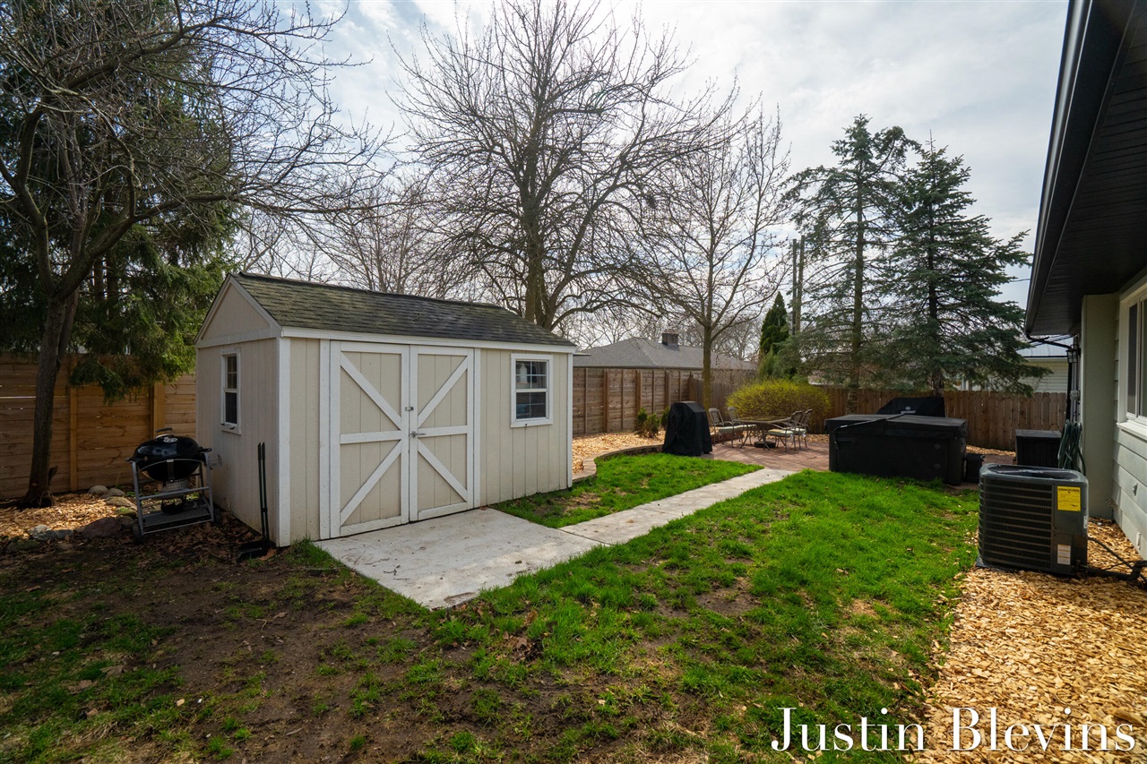 154 N Parklane Drive, Grand Rapids, MI, 49505