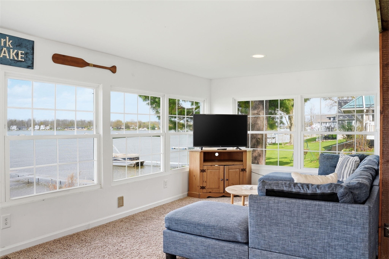 425 Oakwood Avenue, Clarklake, MI, 49234-9758