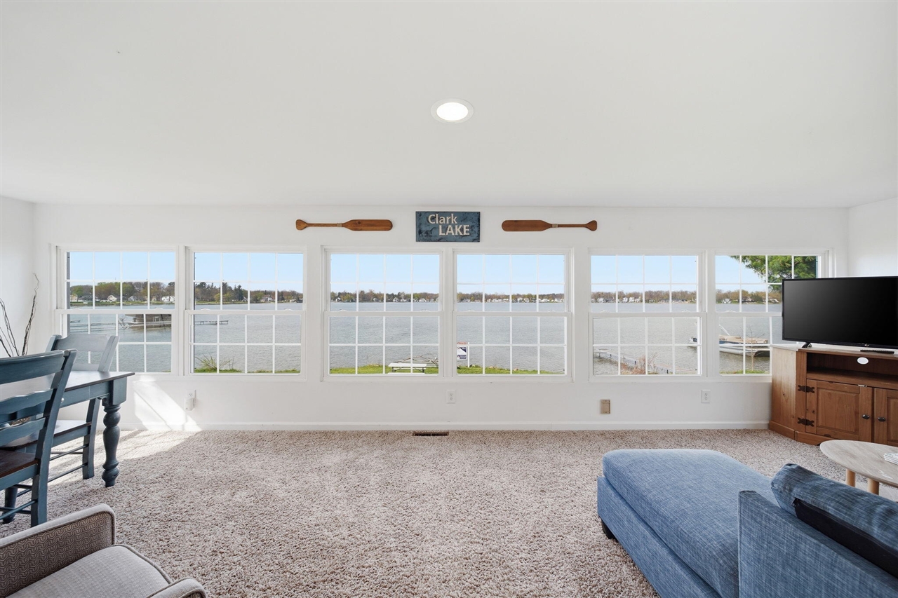 425 Oakwood Avenue, Clarklake, MI, 49234-9758
