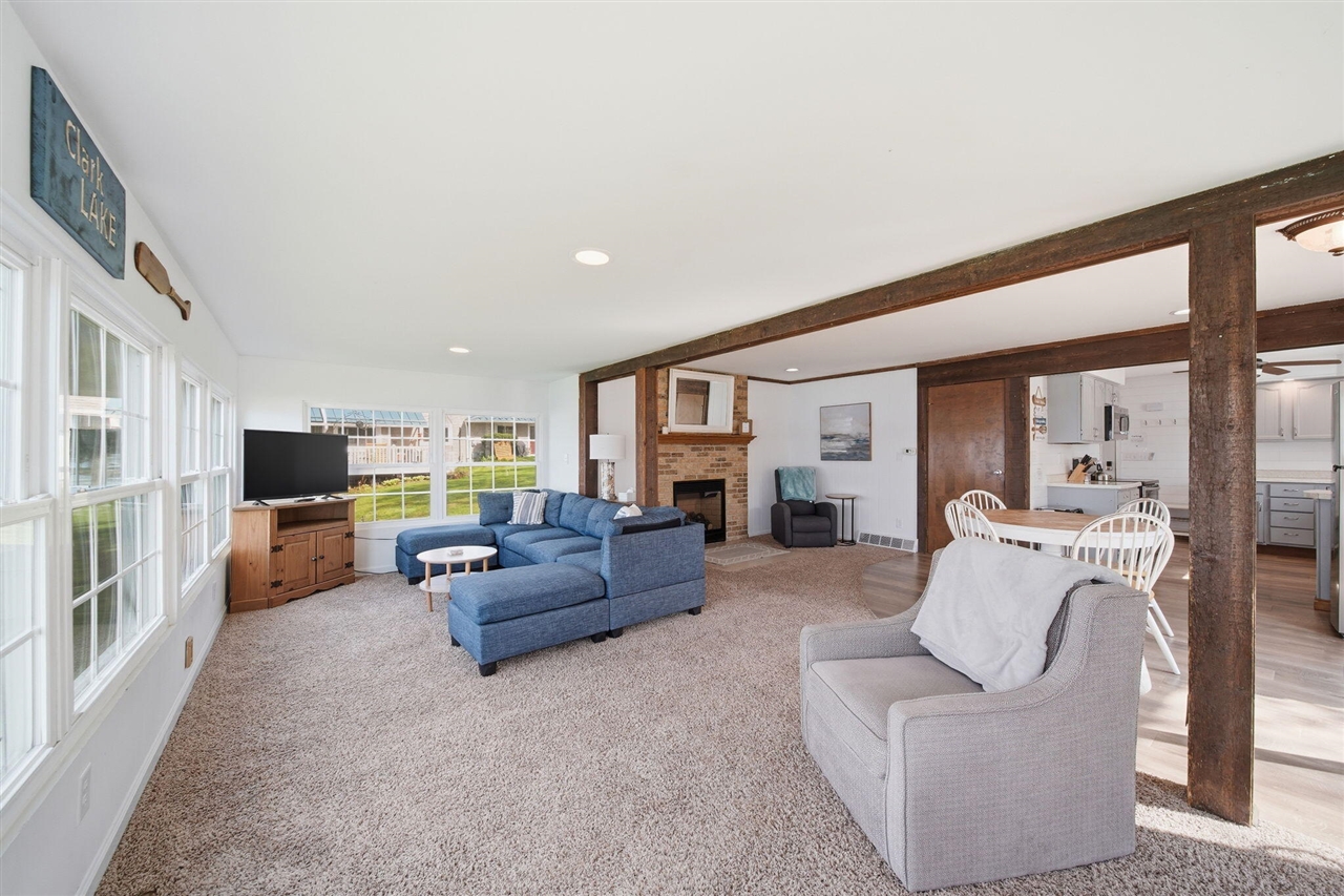 425 Oakwood Avenue, Clarklake, MI, 49234-9758