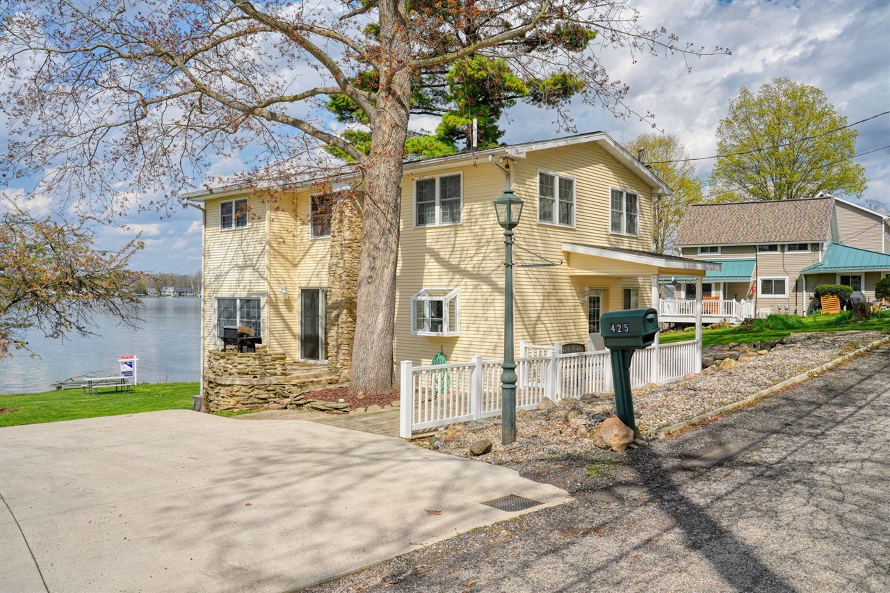 425 Oakwood Avenue, Clarklake, MI, 49234-9758