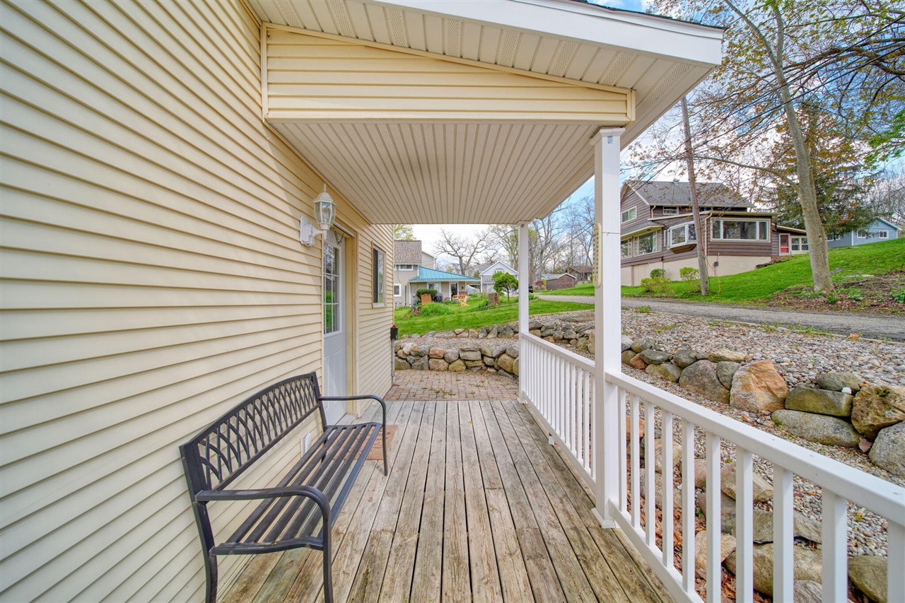 425 Oakwood Avenue, Clarklake, MI, 49234-9758