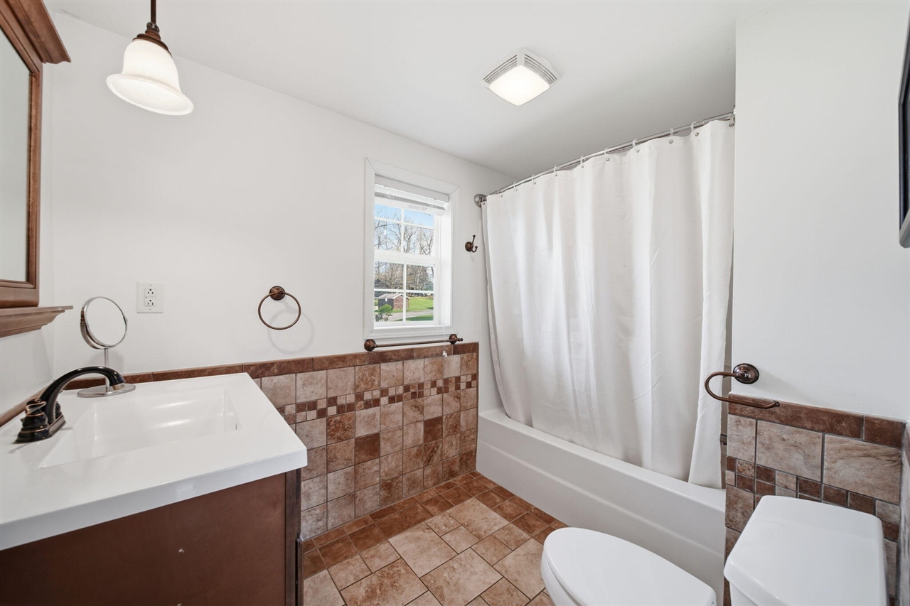 425 Oakwood Avenue, Clarklake, MI, 49234-9758