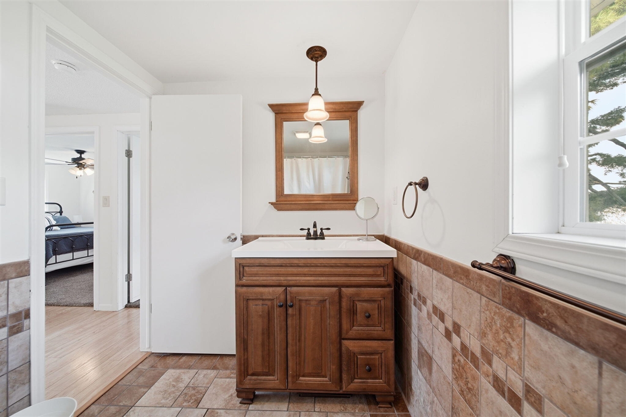 425 Oakwood Avenue, Clarklake, MI, 49234-9758